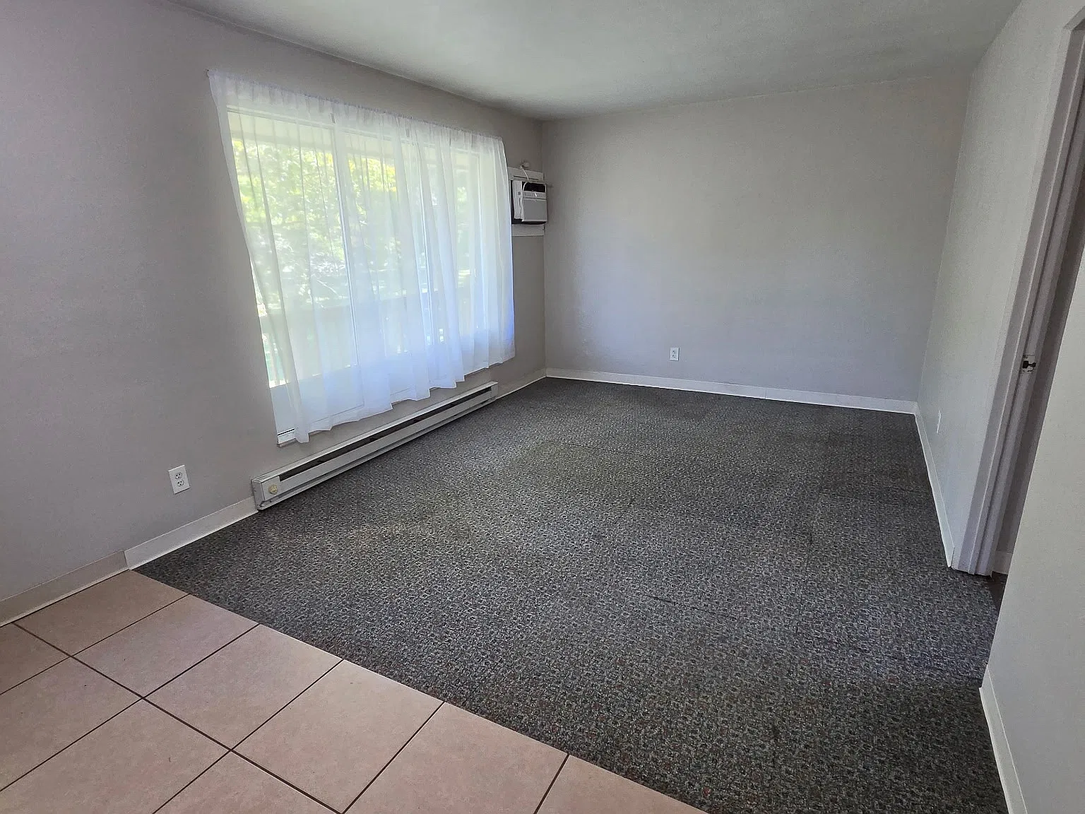 1 bed, 560 sqft, $695 — Photo 2