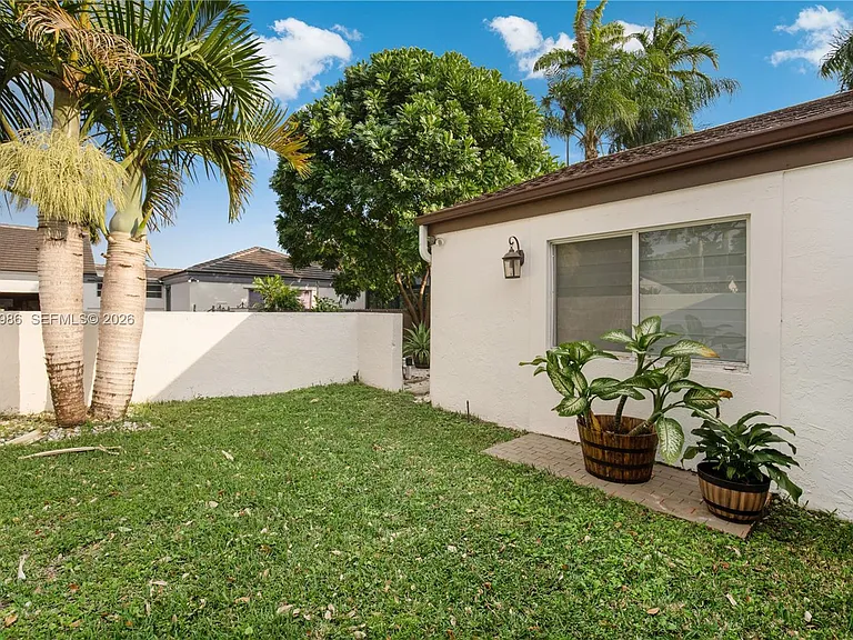 15250 SW 154th Ter #A — Photo 2