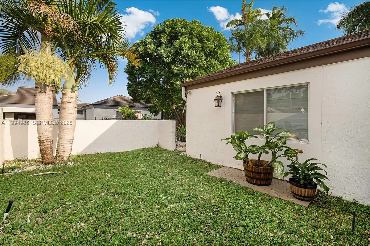 Building Photo - 15250 SW 154th Ter #A
