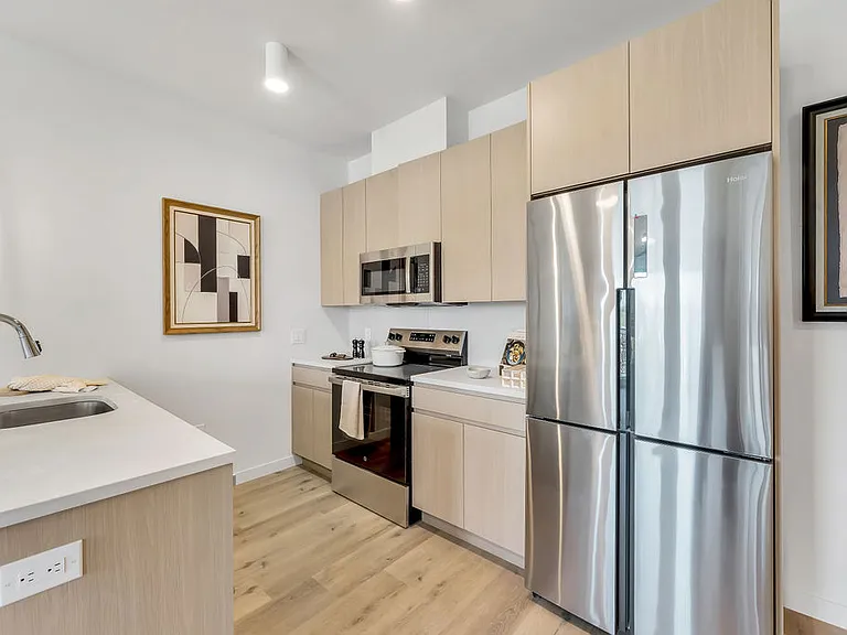 Lazul West — Photo 9
