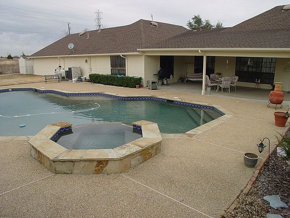5th image of 100 Oak Creek Dr