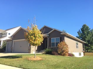 2911 Caspian Rd, Hiawatha, IA 52233