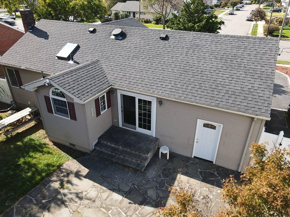 1st image of 8 Magenta St