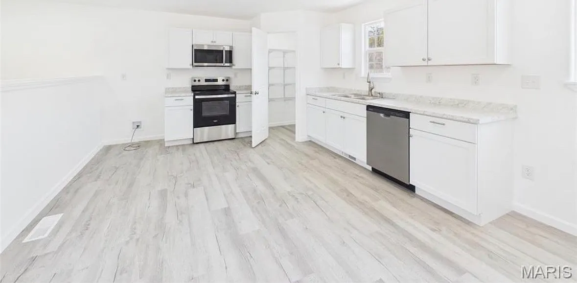 2 bed, 1.5 bath, 1144 sqft, $1,450 — Photo 4