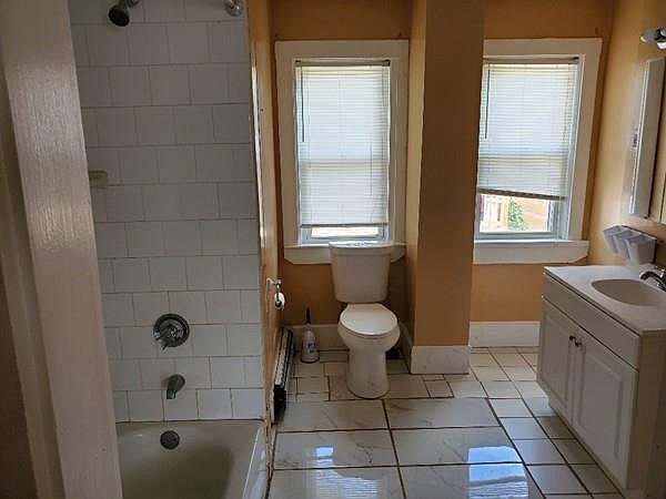 2nd image of 19 Pleasantview Ave Unit 3
