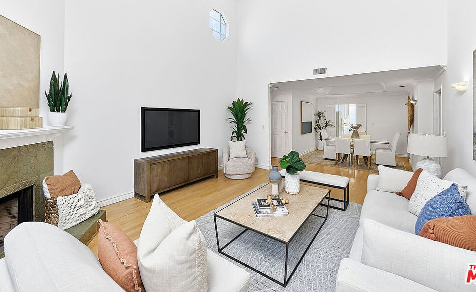 1st image of 1433 Barry Ave APT 304