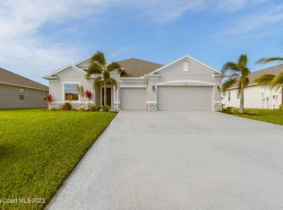8431 Laguna Cir, Micco, FL 32976