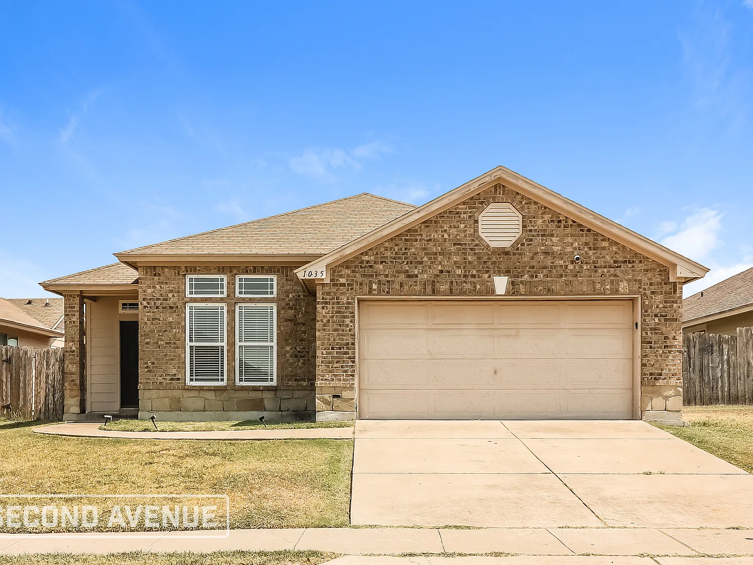 4 bed, 2.0 bath, 1624 sqft, $2,095 — Photo 1