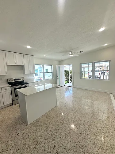 14147 Palm St #2 Photo 1
