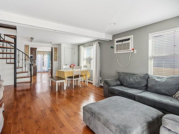 5th image of 83 Nottingham Avenue
