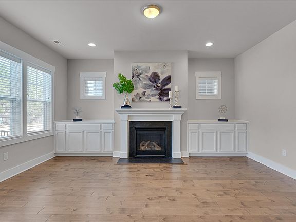 5th image of 504 Beacon Ridge Blvd