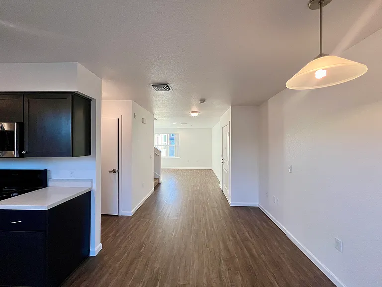 Esposti Park Apartments — Photo 31