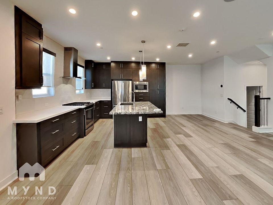 1st image of 2711 Community Dr