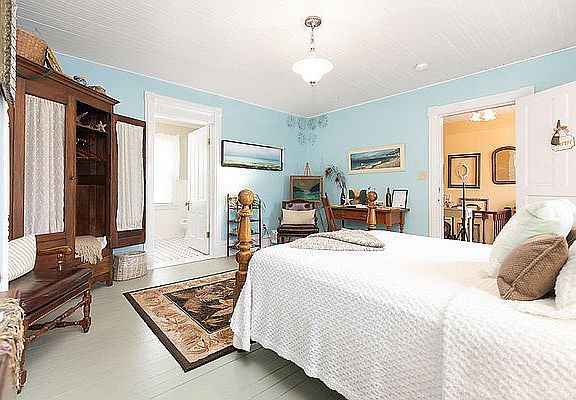 5th image of 5596 Walnut St