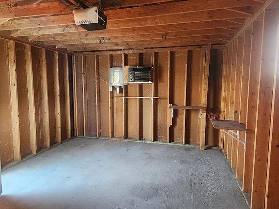 4th image of 945 Holly Street