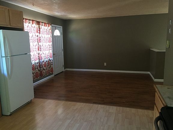 4th image of 6 Parkland Dr