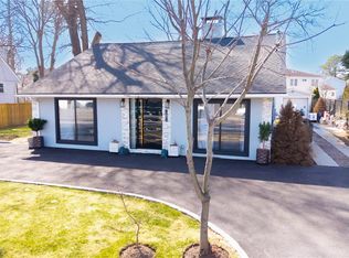 1760 Manatuck Blvd, Bay Shore, NY 11706