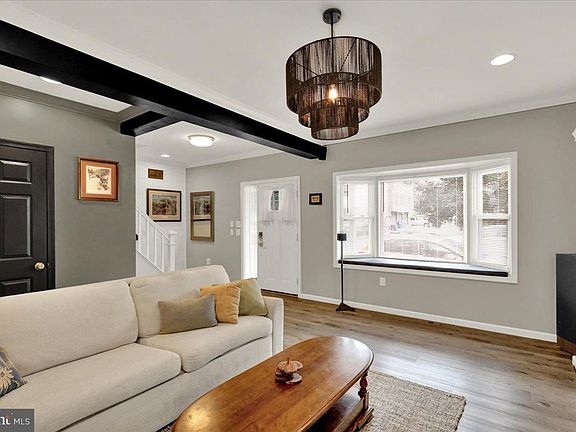 4th image of 18 E Maple St