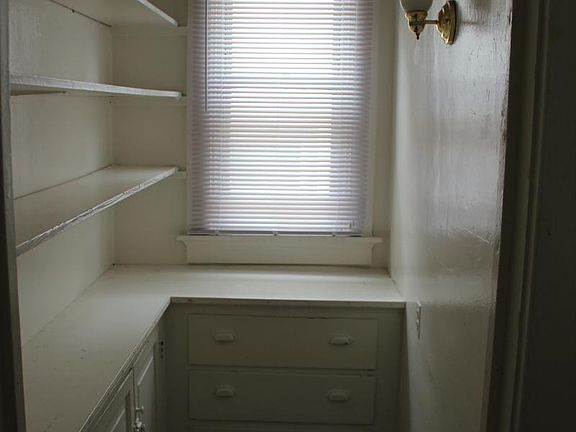 Walk-in Pantry