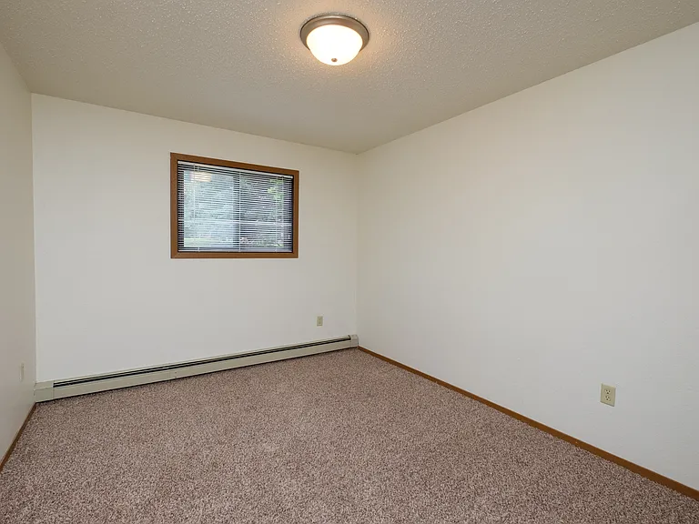 Fargo, ND Dynasty Apartments | Bedroom