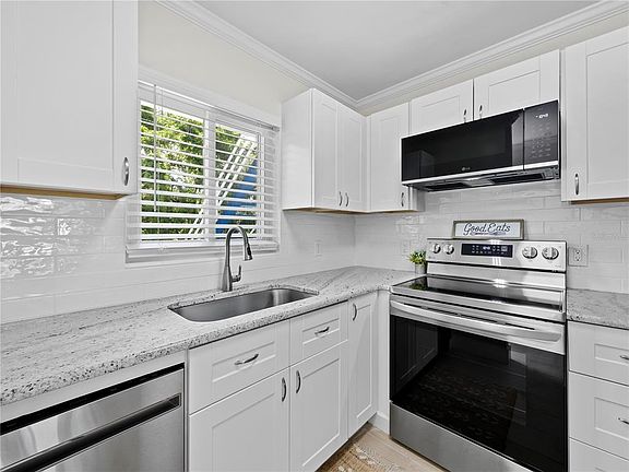 4th image of 2850 GULF OF MEXICO DRIVE #5