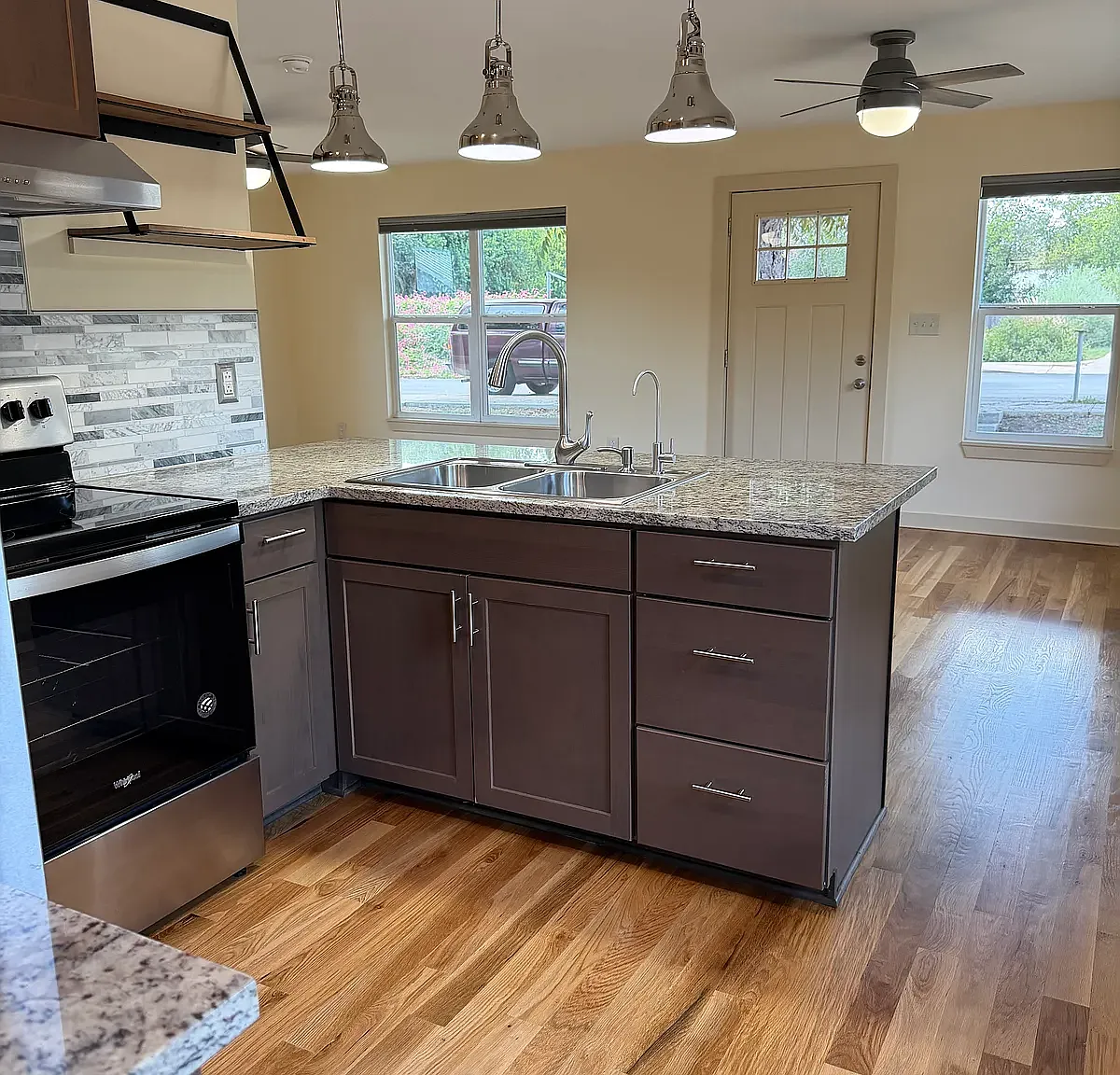 215 Wilson St — Photo 3