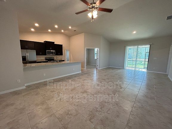 5th image of 920 NE 32nd St