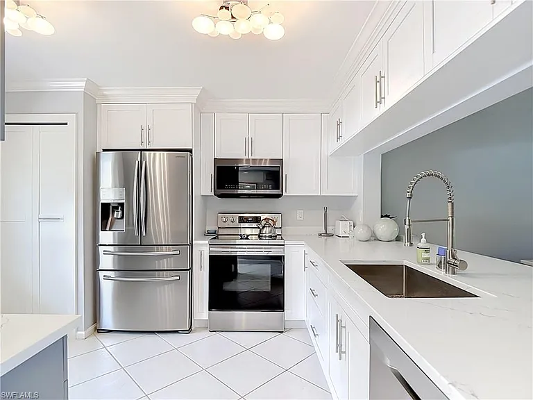3685 Amberly Cir #D203 — Photo 6