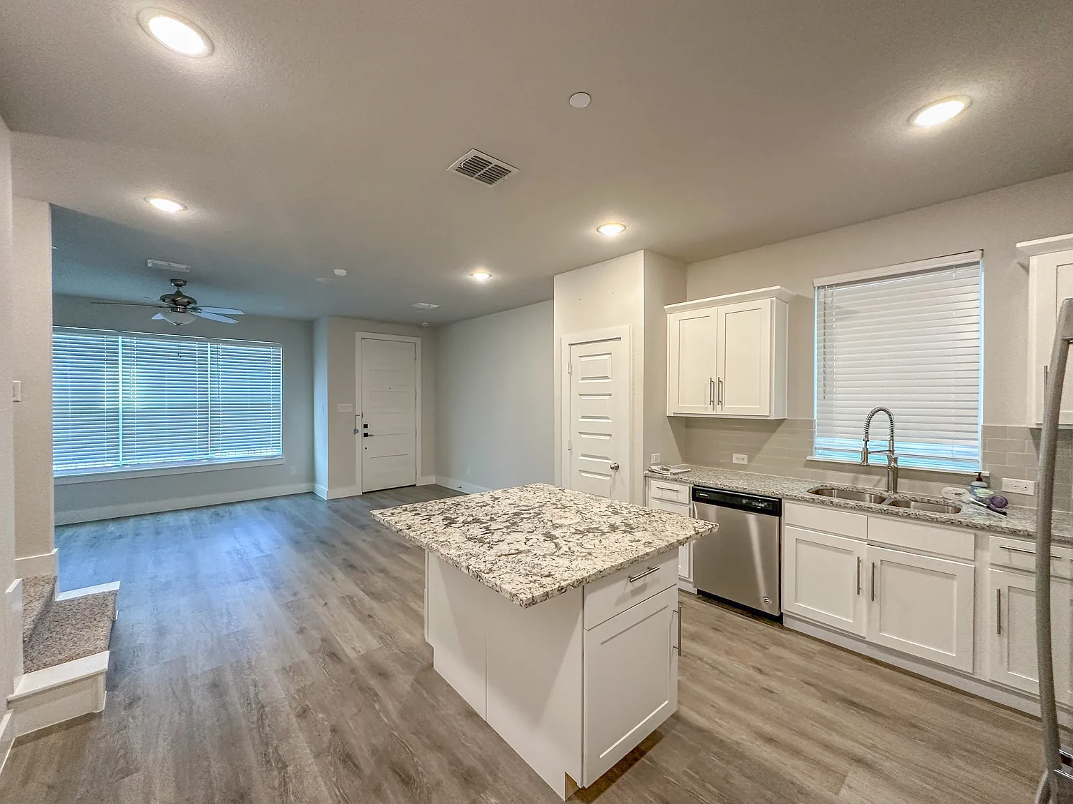 3 bed, 2.5 bath, 1512 sqft, $2,395 — Photo 4