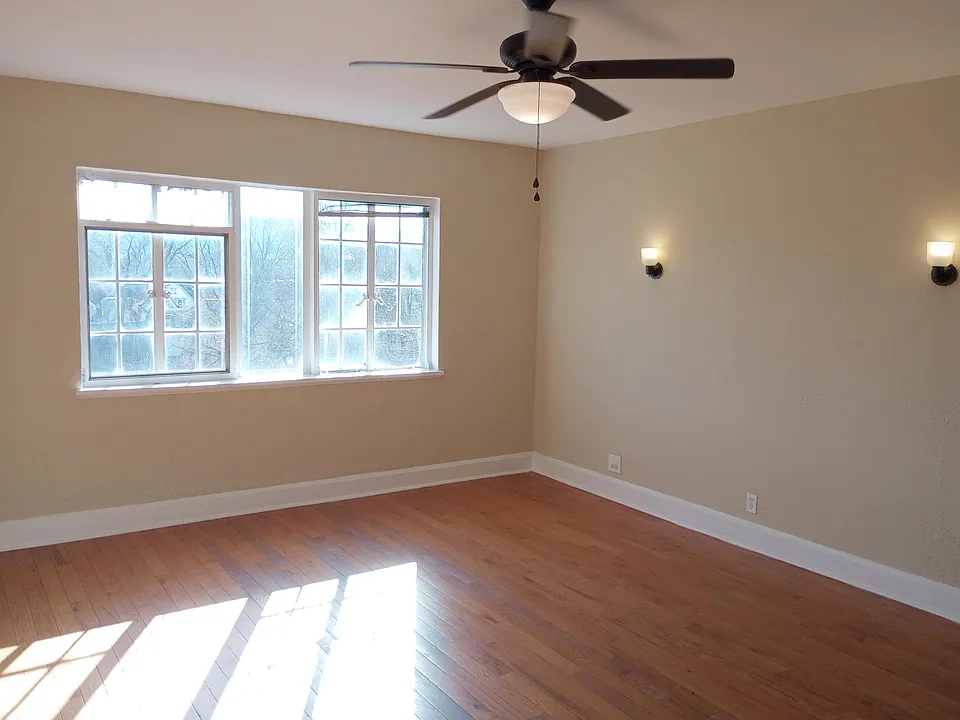 155 W River Streetsuite E #1