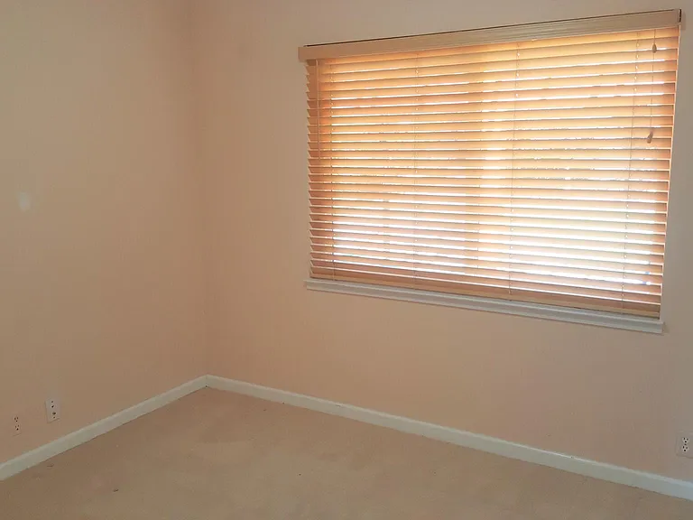 1075 Danbury Dr — Photo 8