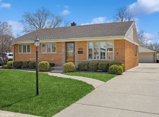 11045 Windsor Dr, Westchester, IL