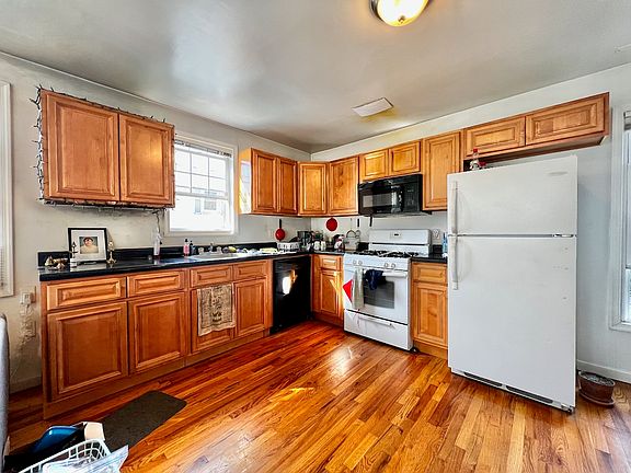 5th image of 66 Hopkins Ave #1
