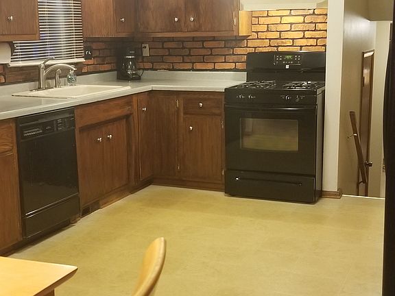 4th image of W152N11525 Valley Dr
