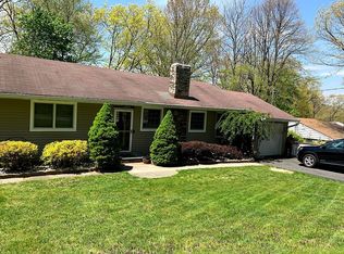 16 Hickory Rd, Sloatsburg, NY 10974