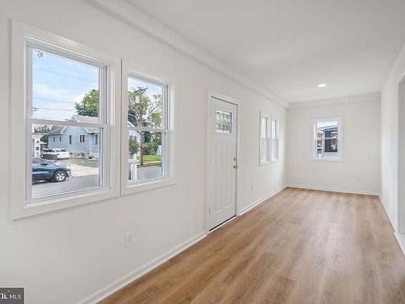 5th image of 3 Alden Ave