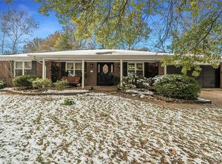 1041 Bridgeport Dr, Ballwin, MO 63011