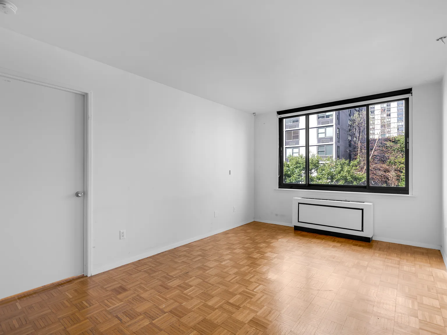 300 Albany St — Photo 2