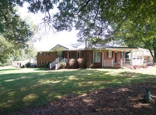 28 Center Rd SE, Silver Creek, GA 30173