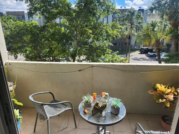 10090 NW 80th Ct APT 1345, Hialeah Gardens, FL 33016