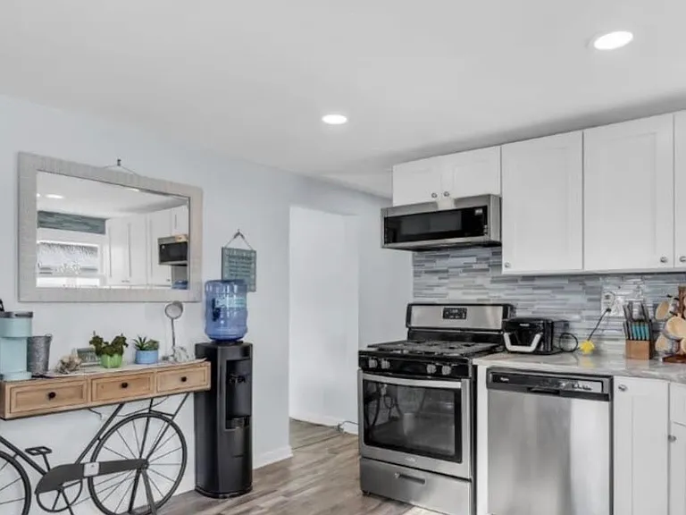 1510R Bay Blvd #2 — Photo 5
