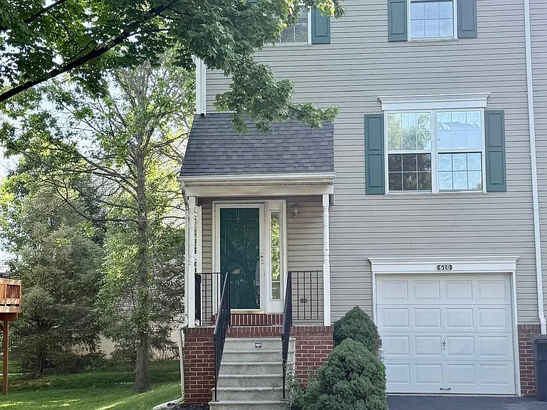 610 Brentwood Ct — Photo 2