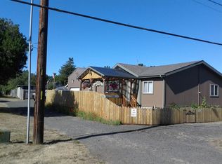 1220 N Lake Rd, Lakeside, OR 97449