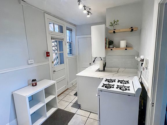 4th image of 2810 Kensington Ave Unit 11