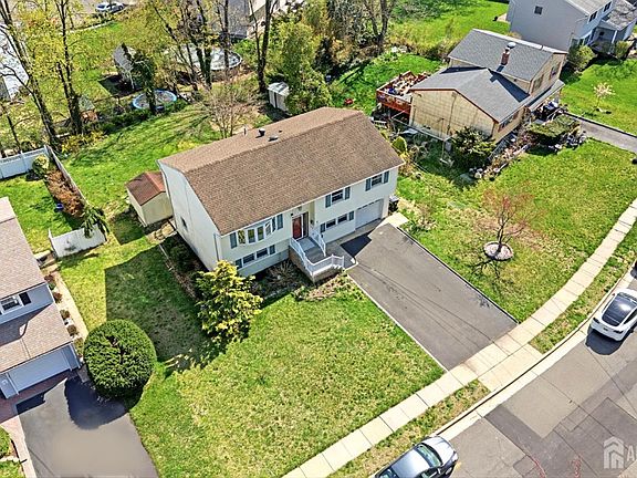 4th image of 8 Albemarle Rd