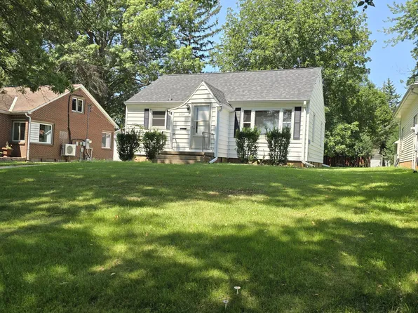 2009 College Pl, Harlan, IA 51537