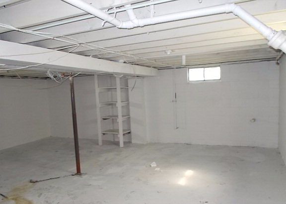 3rd image of 856 Adams Ave