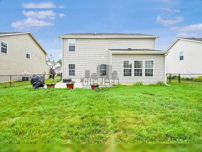 4 bed, 2.5 bath, 2504 sqft, $2,280 — Photo 3