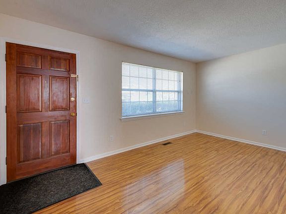 4th image of 6956 Vicksburg Ln