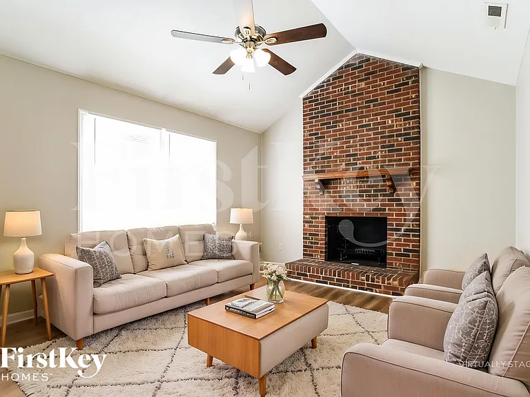814 Dewey St — Photo 4